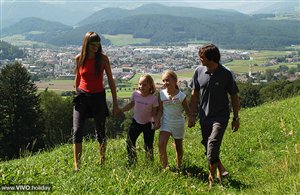 Wandern in Percha mit Blick auf Bruneck